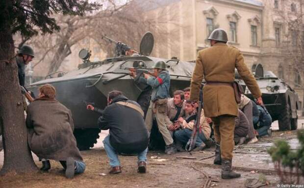 street-fighting-romanian-revolution.jpg street-fighting-romanian-revolution.jpg