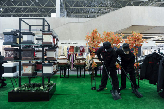 Выставка похоронной моды в Москве (50 фото)