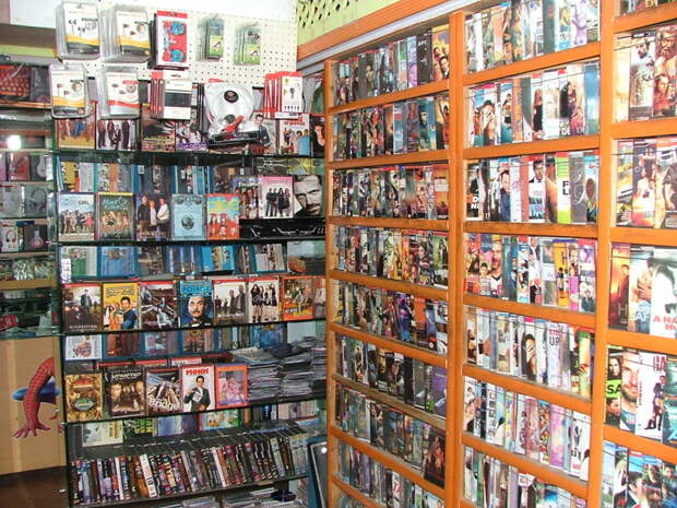 Многие люди в 2006-м всё ещё ходили за фильмами в DVD-прокаты. 2006 год, воспоминания, ностальгия