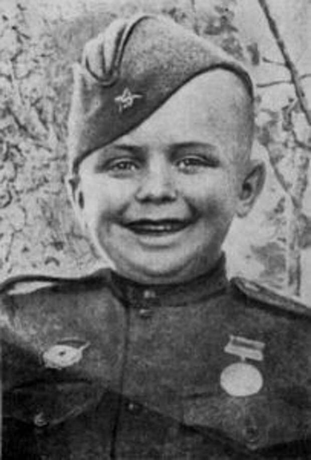 Сергей Андреевич Алёшкин Великая Отечественная война: Боец Алёшкин.