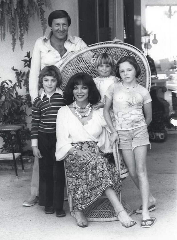 Джоан с третьим мужем Роном Кассом и детьми от второго и третьего браков