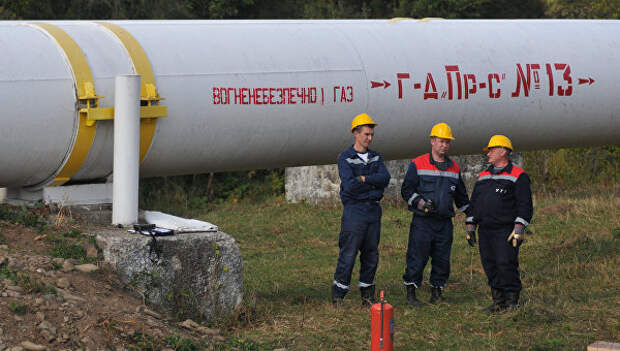 Сотрудники Укртрансгаза перед началом противоаварийных учений на газопроводе
