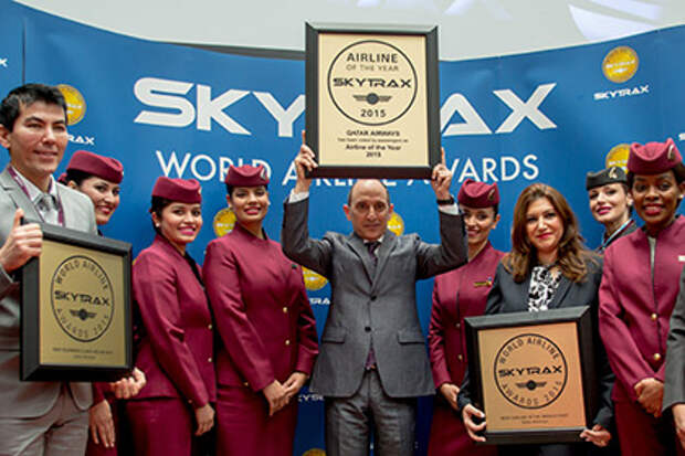 Глава авиакомпании Qatar Airways Акбар аль-Бакер (в центре)