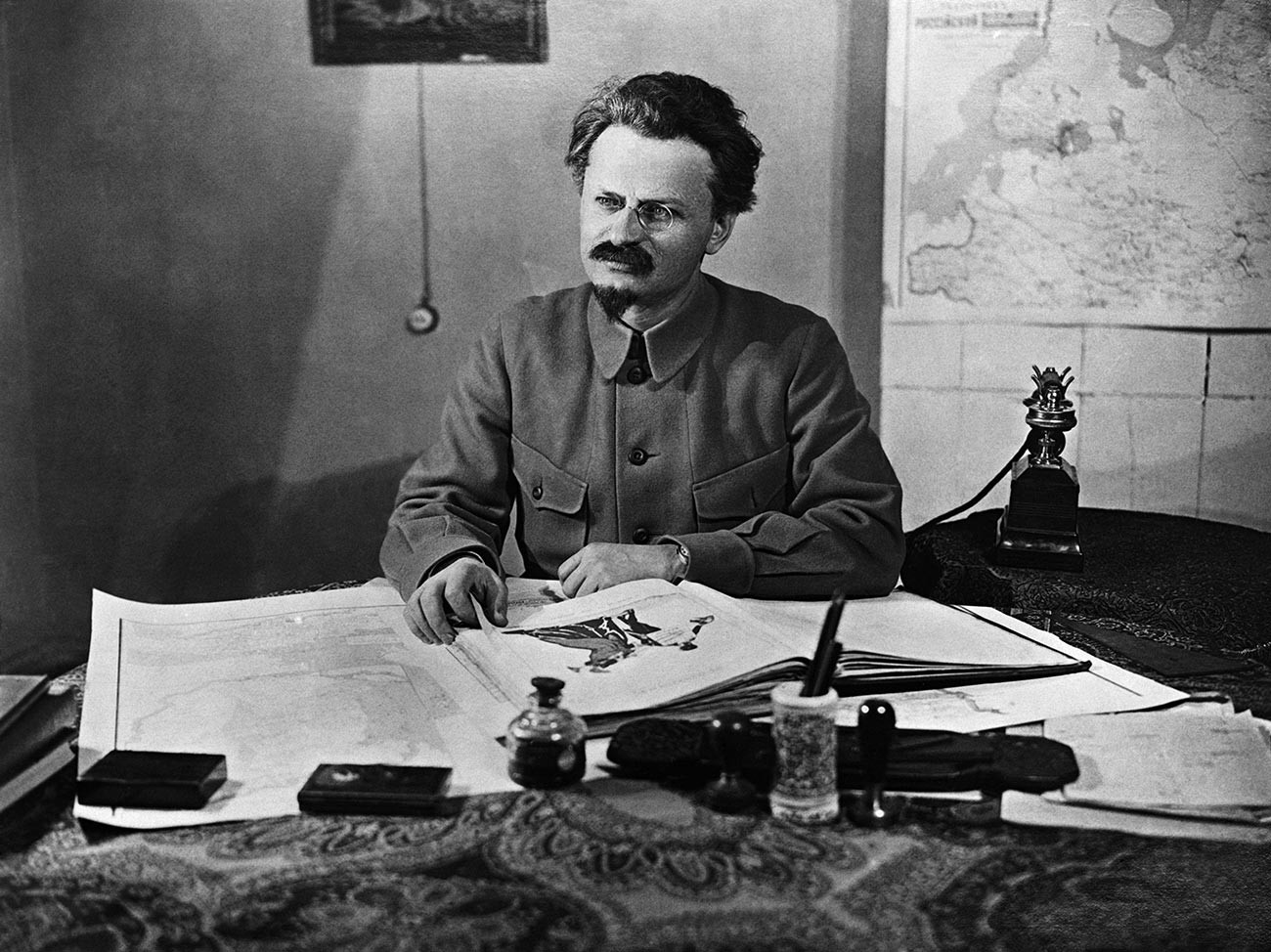 Как Сталин поссорился с Троцким