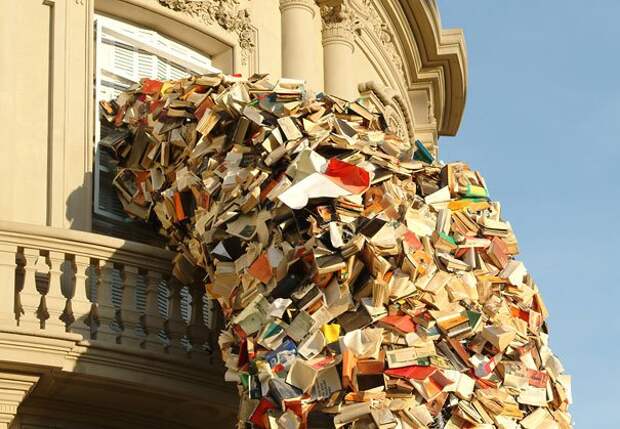 книжный водопад