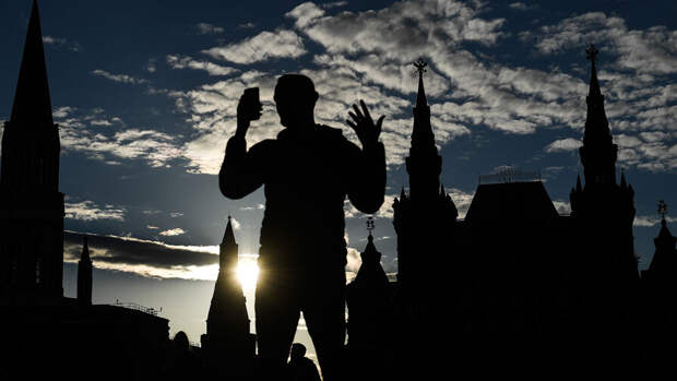 Журналист Le Figaro: "искусство находчивости" россиян помогает обходить санкции Запада