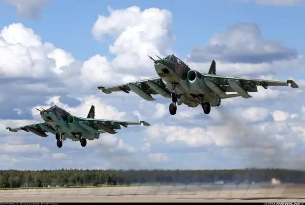 Буквально недавно, в статье про Як-130М (Як-130М: учебный или боевой?) мельком позволил себе сравнение с Су-25.-6