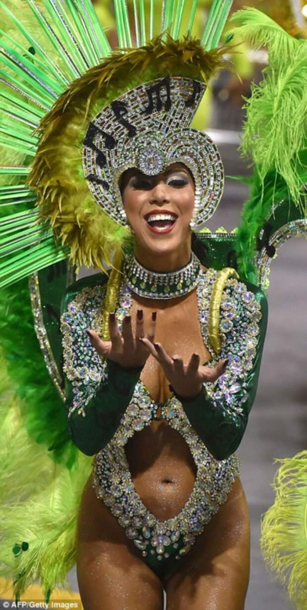 Шоу должно продолжаться – в Рио-де-Жанейро стартовал карнавал 2016