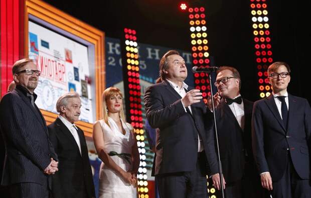 Жюри основного конкурса на церемонии открытия XXVI Открытого российского кинофестиваля «Кинотавр».