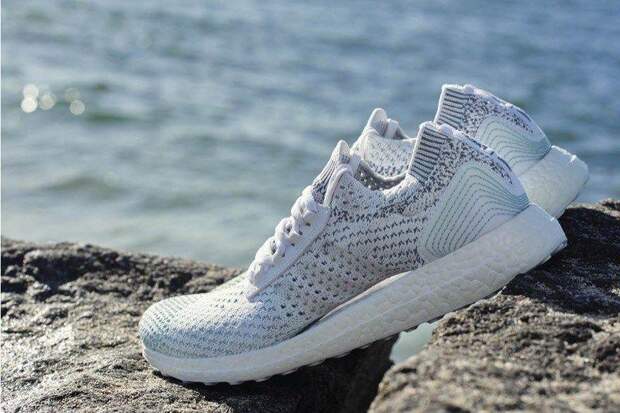 В 2019 году Adidas планирует выпустить 11 млн пар кроссовок из переработанного океанского пластика
