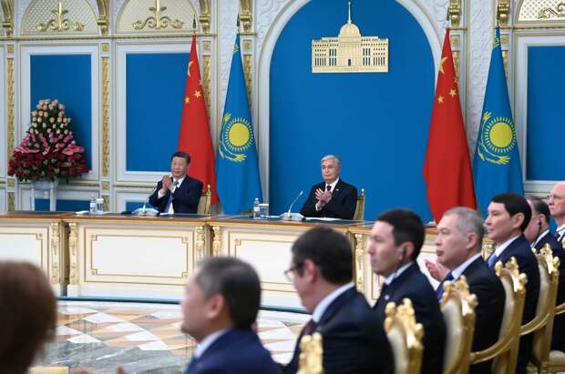 Си Цзиньпин пообещал Токаеву быть надежной опорой Казахстану