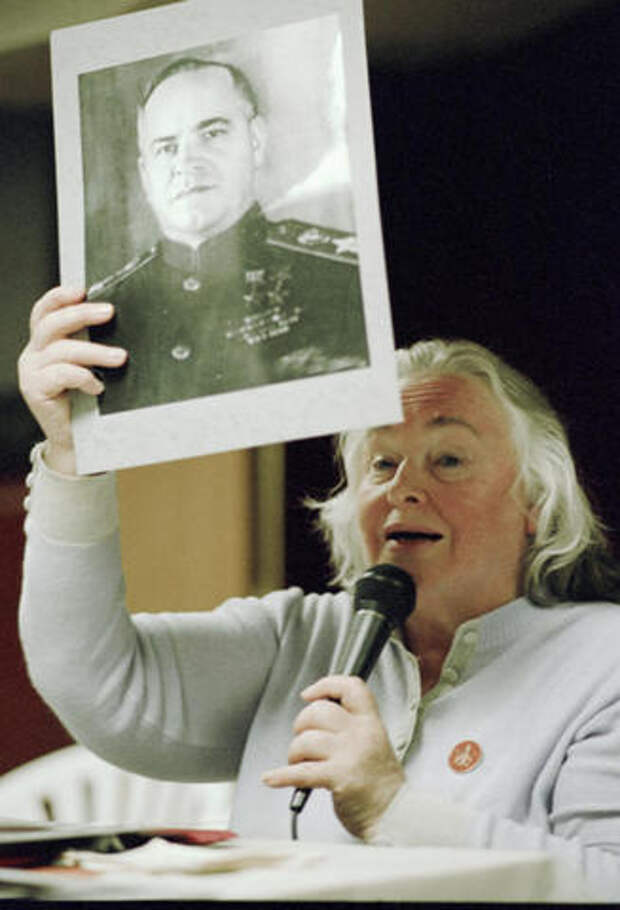 15 мая 1994 года. Дочь маршала Георгия Жукова Маргарита рассказывает об отце во время православной паломнической миссии на парусном фрегате «Дружба»