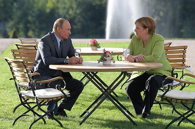 Переговоры Владимира Путина и Ангелы Меркель были больше похожи на встречу давних знакомых, чем на государственный визит. Фото: REUTERS