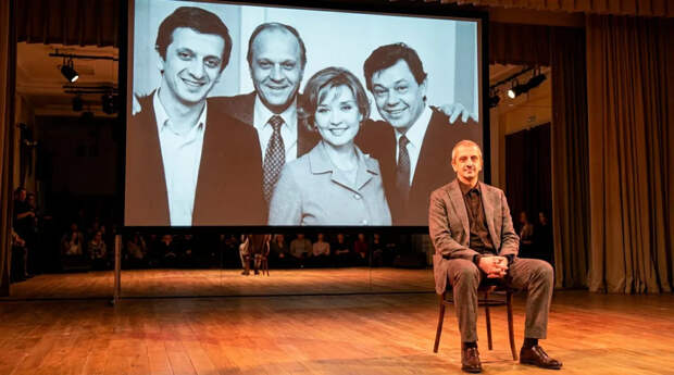 Богомолов попросил освободить его от должности ректора Школы-студии МХАТ