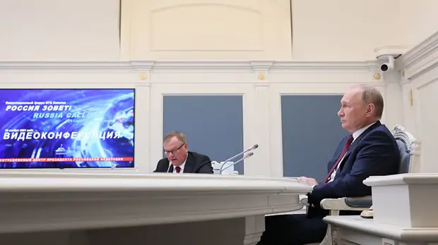 «В недельный срок»: Путин поручил подготовить обновлённый план действий в связи с омикрон-штаммом коронавируса