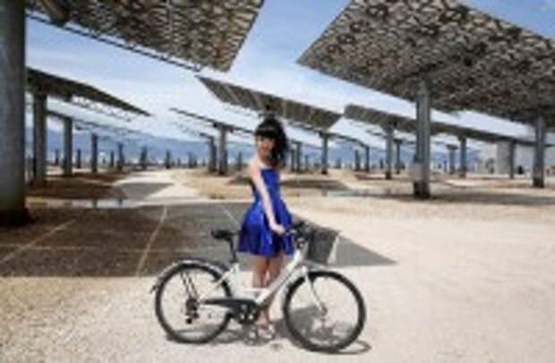 World's First Solar Power Catwalk