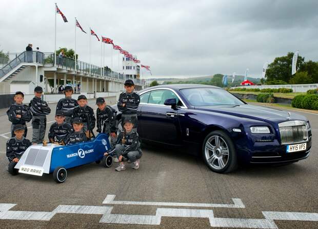 Rolls-Royce помог школьникам построить электромобиль Rolls-Royce помог школьникам построить электромобиль rolls-royce, электромобиль