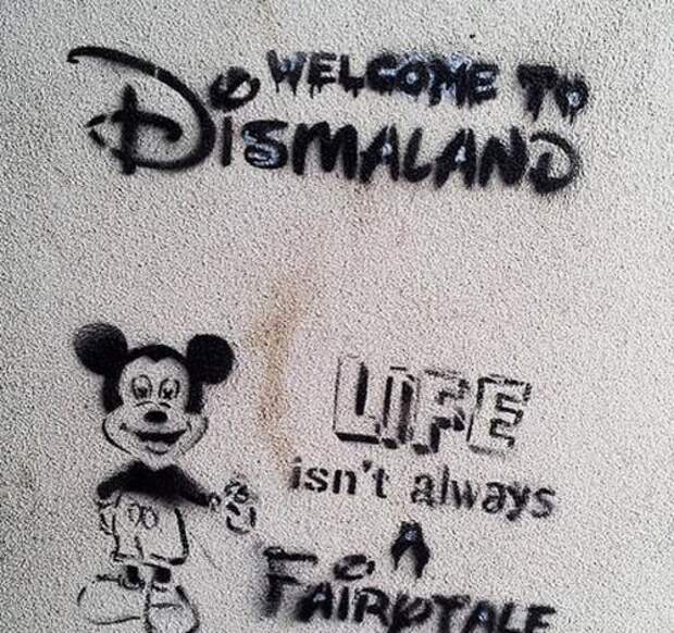 Добро пожаловать в Dismaland, самый мрачный парк аттракционов от Banksy (18 фото)
