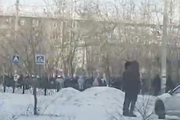 В российской школе произошла эвакуация из-за звонка о минировании