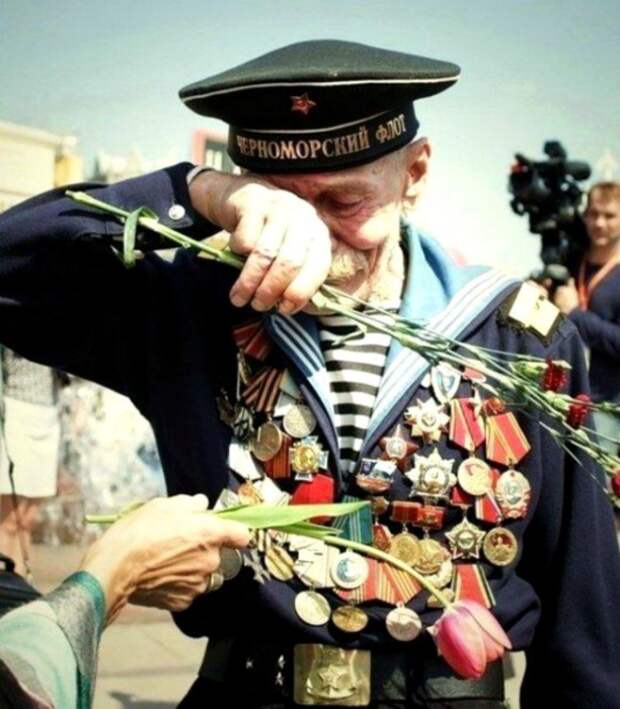 Лишь тот узнает всё блаженство жизни, кто сам у края пропасти стоял. Лишь тот узнает всё блаженство жизни, кто сам у края пропасти стоял.