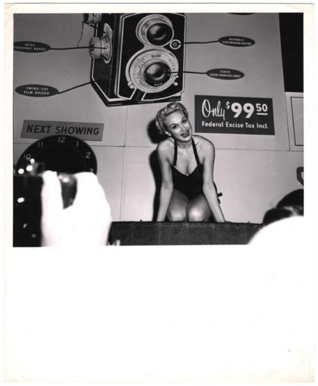 Фотомодель, 1943 год. Автор: Arthur Fellig (Weegee).
