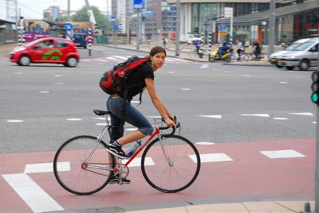 езда на велосипеде в городе