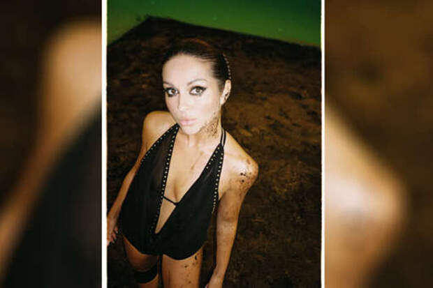 «Я работаю над собой!»: Нюша показала фигуру в откровенном купальнике и «грязном» макияже