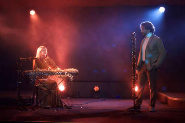 Максим Галкин спел дуэтом с Монеточкой