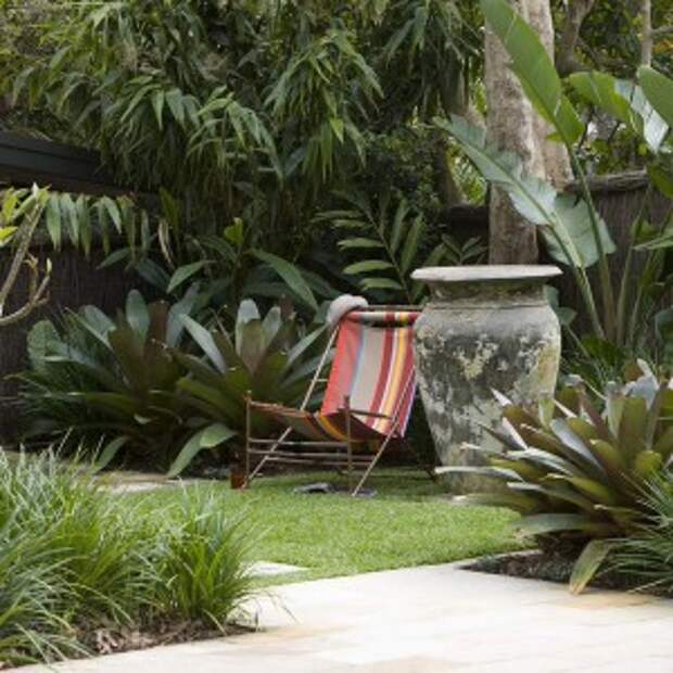 creative-use-large-pots-and-containers-in-garden11-2