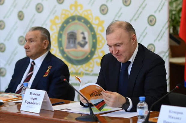 Мурат Кумпилов посетил презентацию нового поэтического сборника Исхака Машбаша