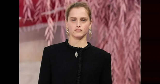 Российская модель Адица Берзения снялась в рекламе Chanel