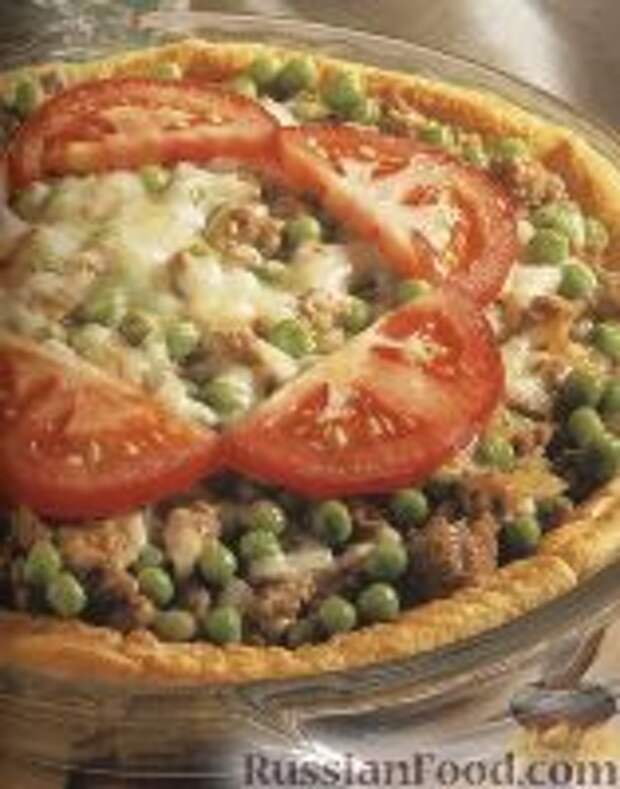 Фото к рецепту: Пирог с фаршем, горошком и помидорами