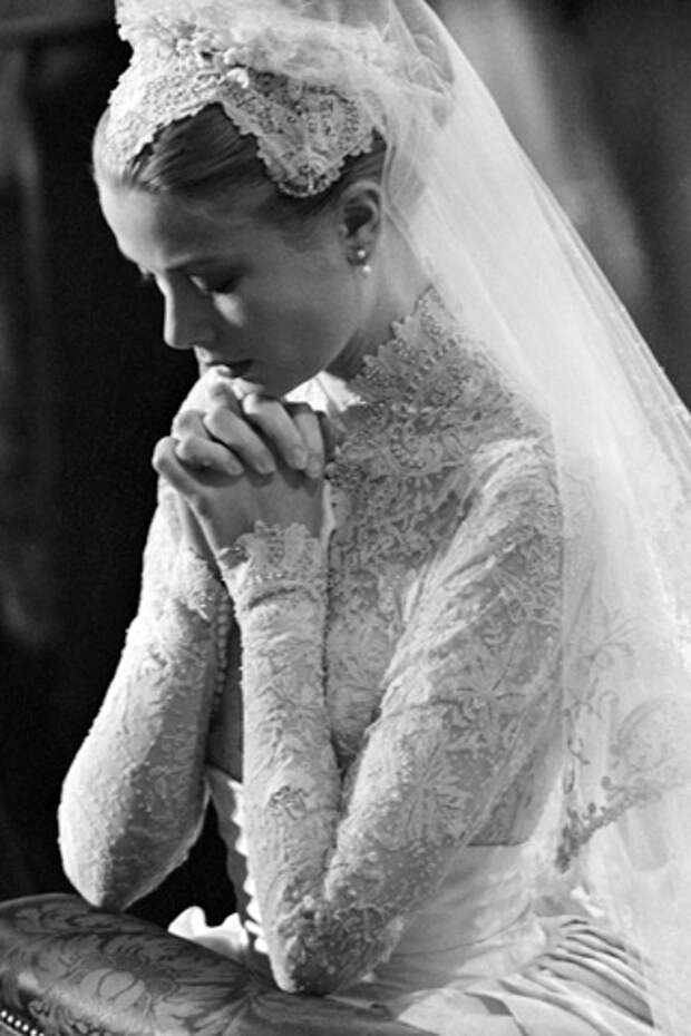 Грейс Келли в свадебном платье. Фото / Grace Kelly in a wedding dress. Photo