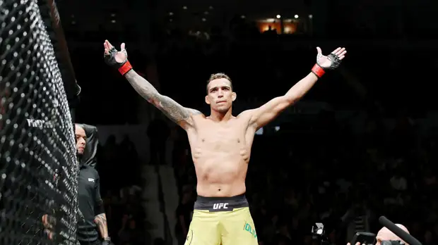 Боец UFC Оливейра: мне сказали, что Нурмагомедов поклялся на могиле отца больше не драться