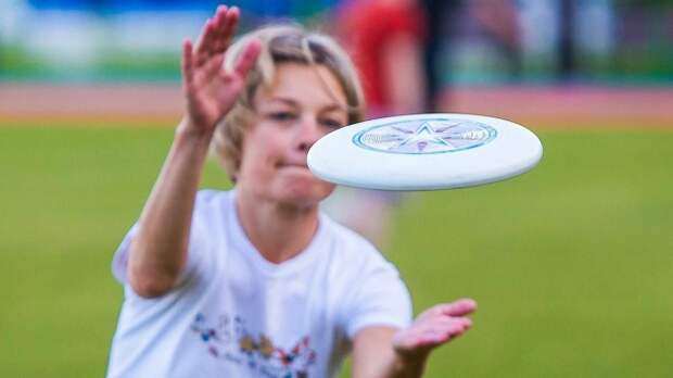 Открытые тренировки по алтимат-фрисби проходят на стадионе в парке «Останкино»