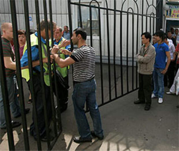 Милиционеров не пускают на Черкизовский рынок