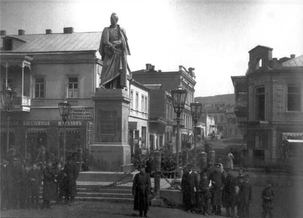 Памятник Воронцову в Тифлисе. Разрушен в 1922 году