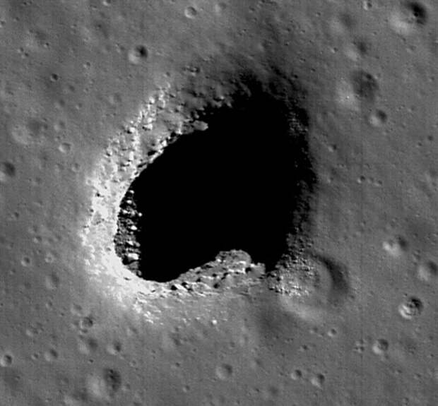 Вход во внутренюю полость на Луне, сфотографированный ранее