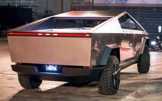 Возрожденная российская марка анонсировала кроссовер в стиле Tesla Cybertruck