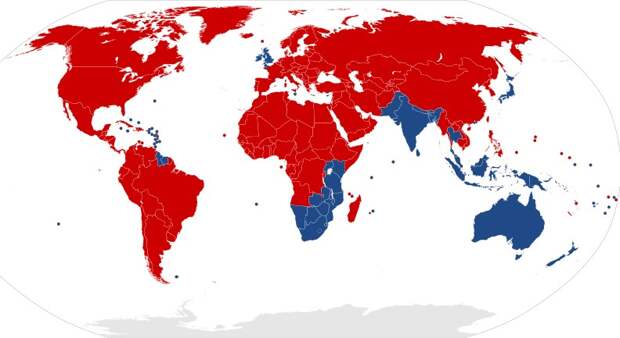 Красным отмечены страны с правосторонним движением, синим с левосторонним. левостороннее движение, правостороннее движение, правый руль