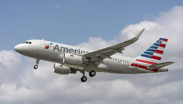 Самолет авиакомпании American Airlines. Архивное фото Самолет авиакомпании American Airlines. Архивное фото