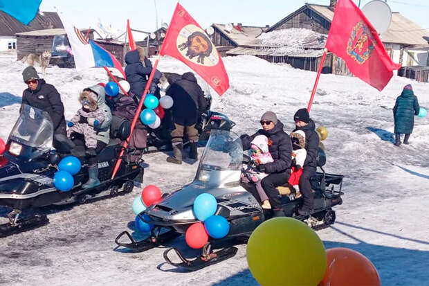Участники арктической экспедиции провели Парад Победы на северо-востоке Таймыра