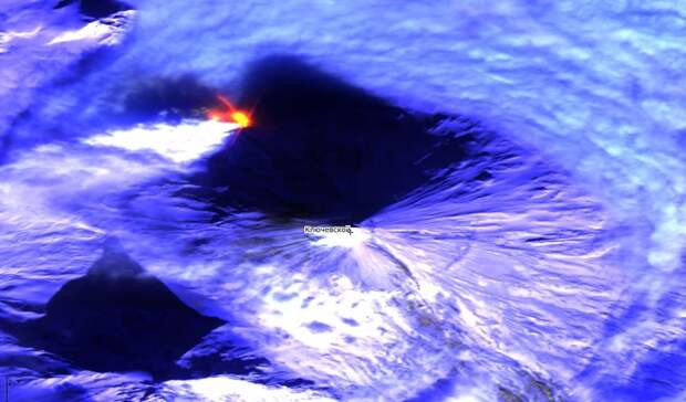 На Камчатке вновь извергается Ключевская Сопка