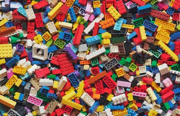 Сломать пластмассовую детальку можно только гидравлическим прессом. /Фото: ingkacentres.com Сломать пластмассовую детальку можно только гидравлическим прессом. /Фото: ingkacentres.com