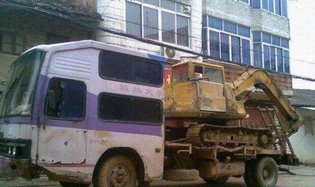 2. Китайцы приспосабливают старые автобусы к перевозке строительной техники. автобус, креатив, луаз