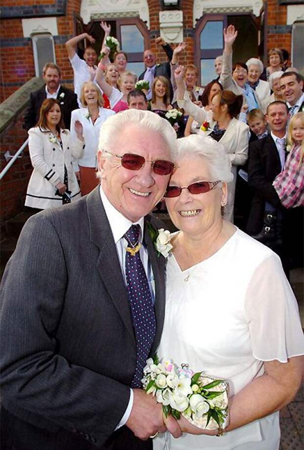 Пара, узаконившая свои отношения, после 53 лет помолвки.