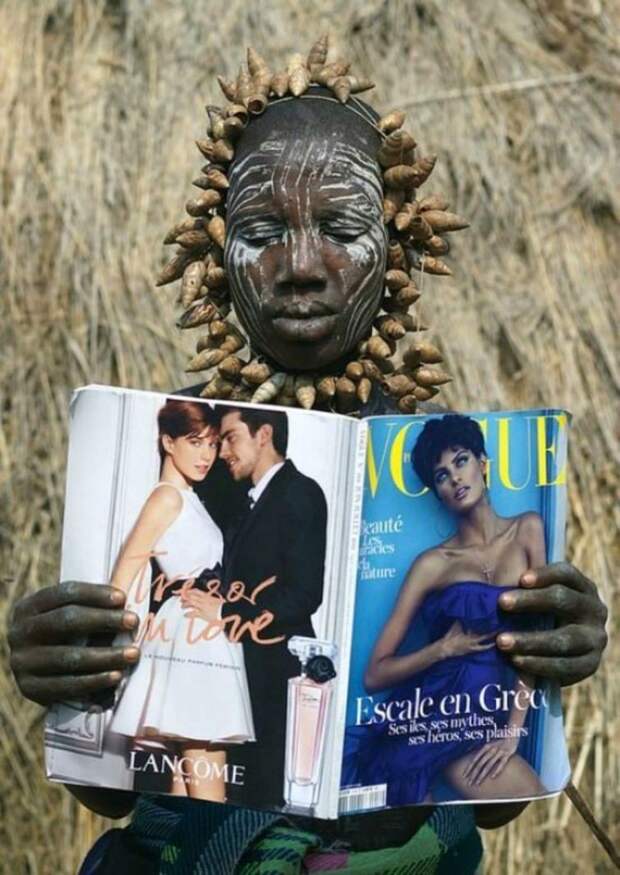 Женщина племени Мурси впервые смотрит журнал «Vogue», Эфиопия знаменитости, история, редкие кадры, фото