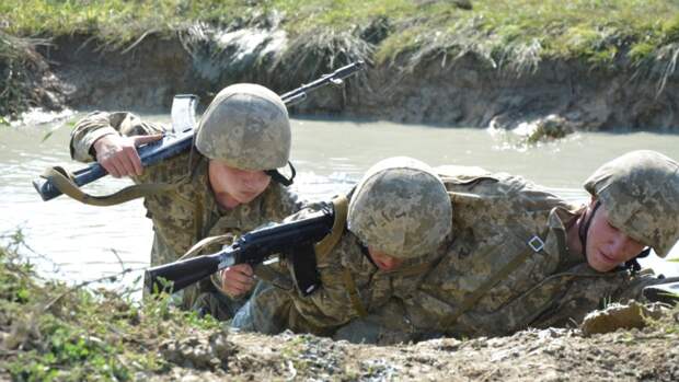 Военные ВСУ подорвались при установке бомбы на беспилотник в Донбассе Военные ВСУ подорвались при установке бомбы на беспилотник в Донбассе