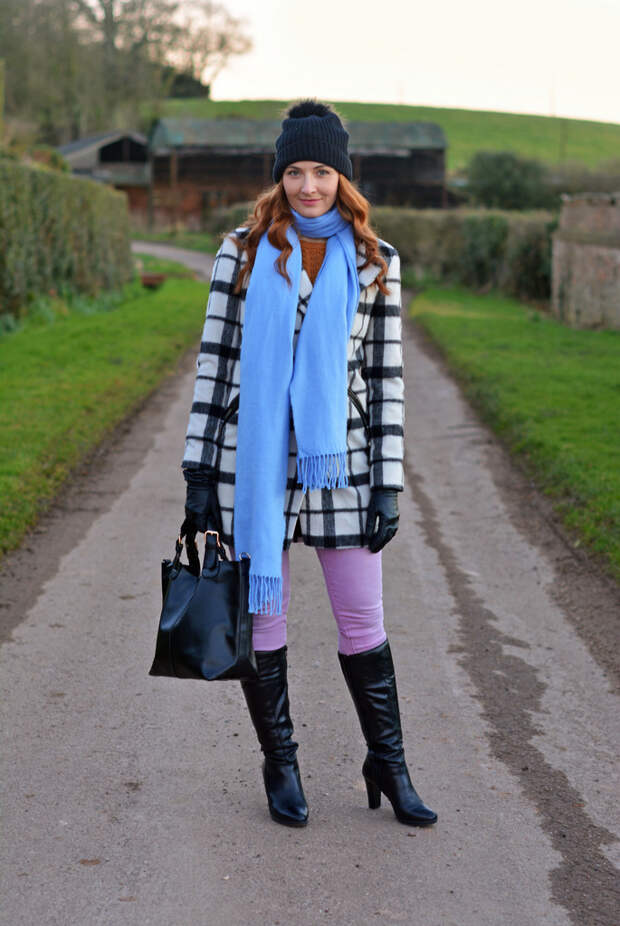 Winter style: Black and white checked coat, blue scarf, pink skinnies