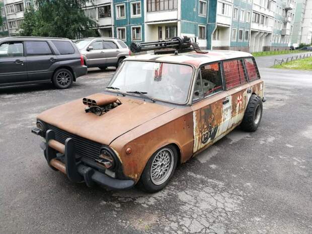 ВАЗ 2102 в постапокалиптическом стиле (5 фото)